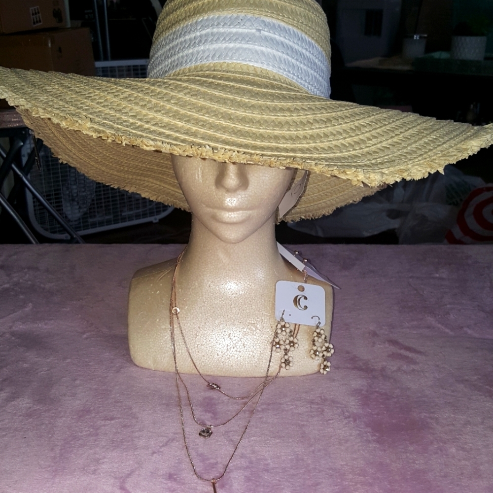 Set of 3 Hypoallergenic  jewelry  and minicci hat